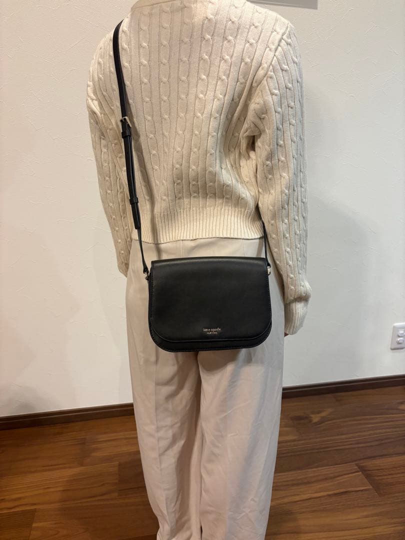 【美品】kate spade ショルダーバッグブラック レザー フラップ斜め掛け