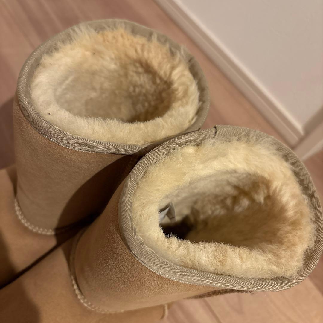 ち*み様 1回着用のみ！公式ショップ購入UGG Classic Shortムート