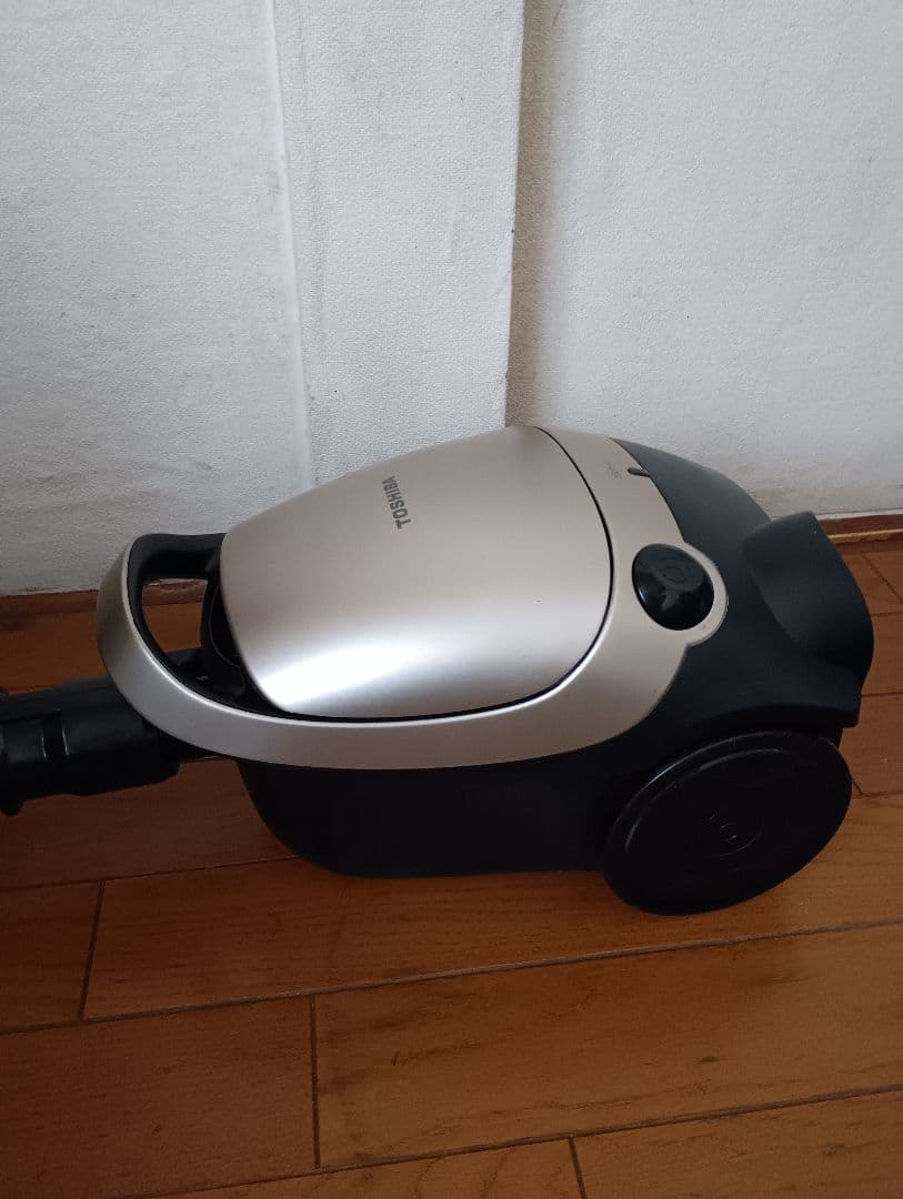 22年製❗軽量型、東芝、紙パック式掃除機(エアーノズル）