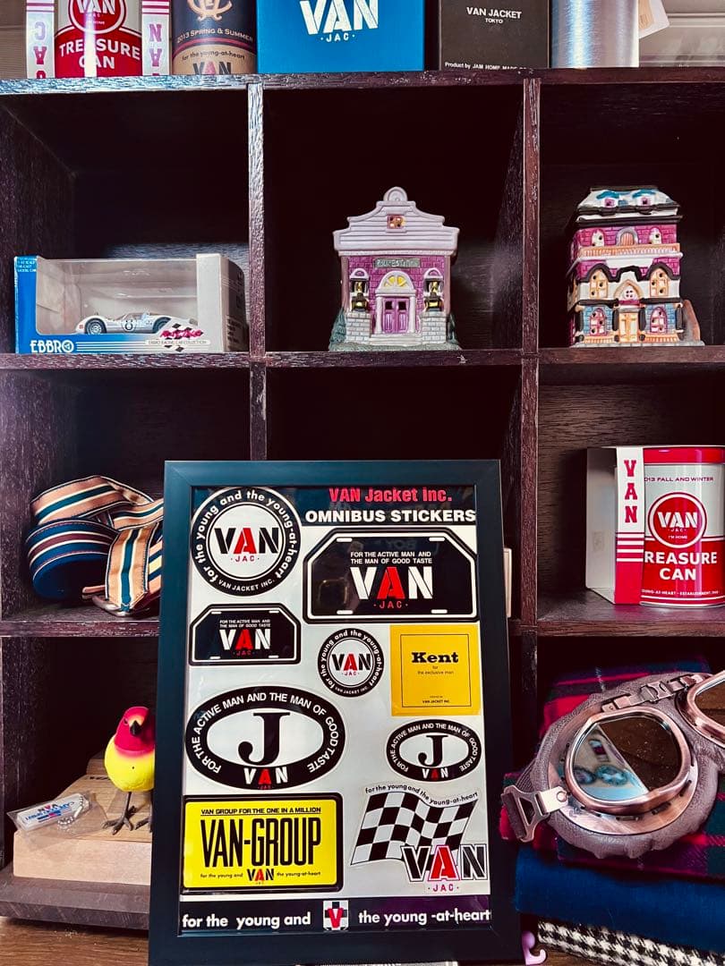 VAN Jacket Inc. オムニバスステッカー コレクション額装のモノ