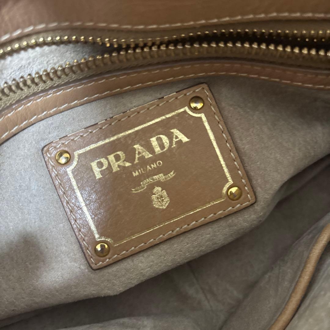 み*の様 PRADA ショルダーバッグ ベージュ ゴールド金具