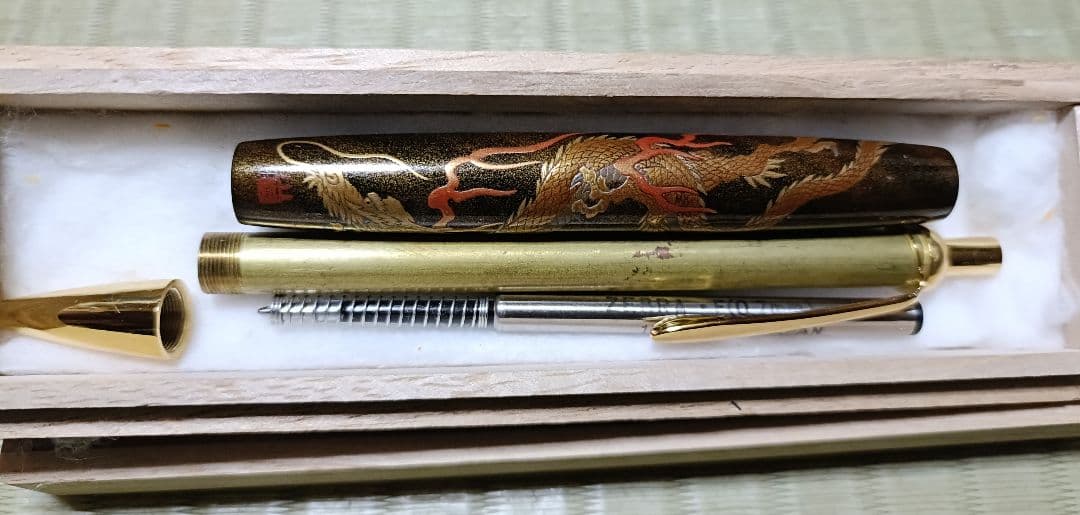 ドラゴン装飾の高級ボールペン