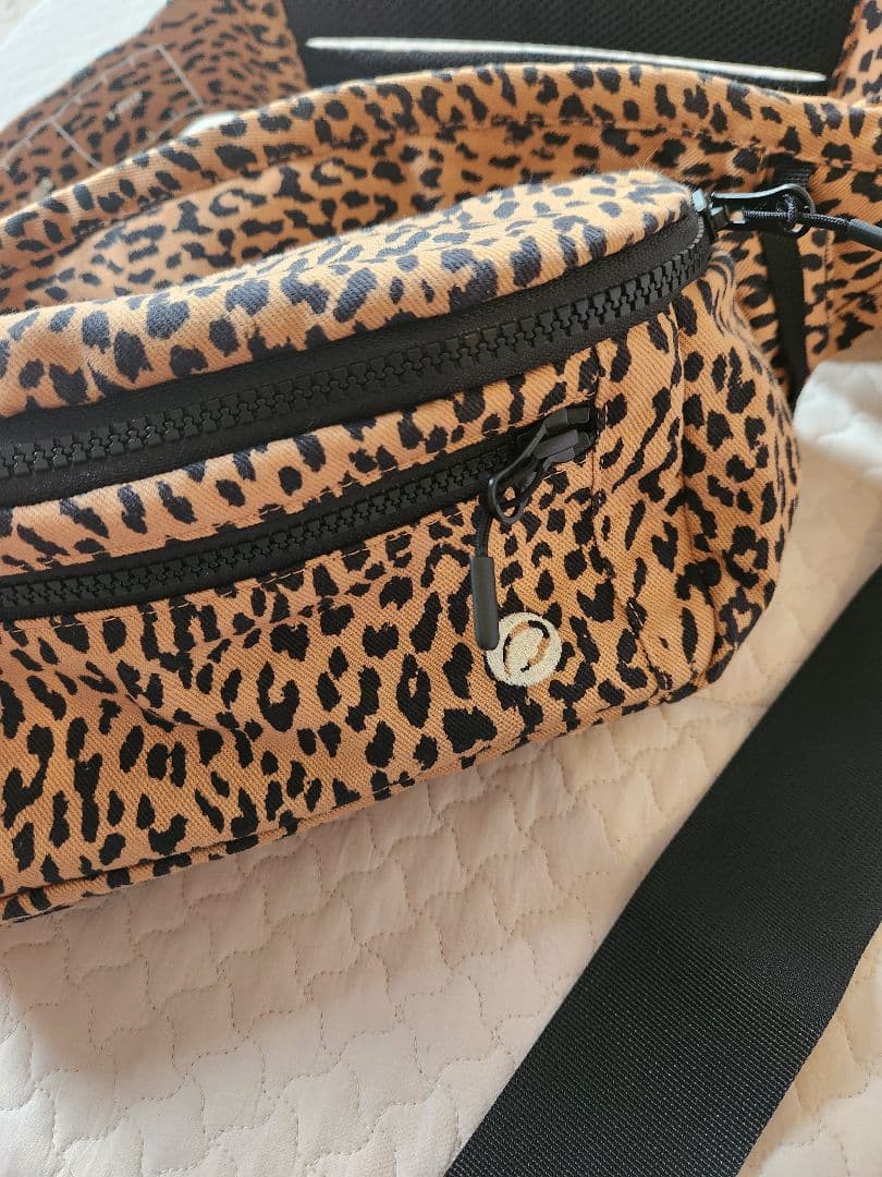 グスケット 365抱っこ紐plus ブラウンレオパード