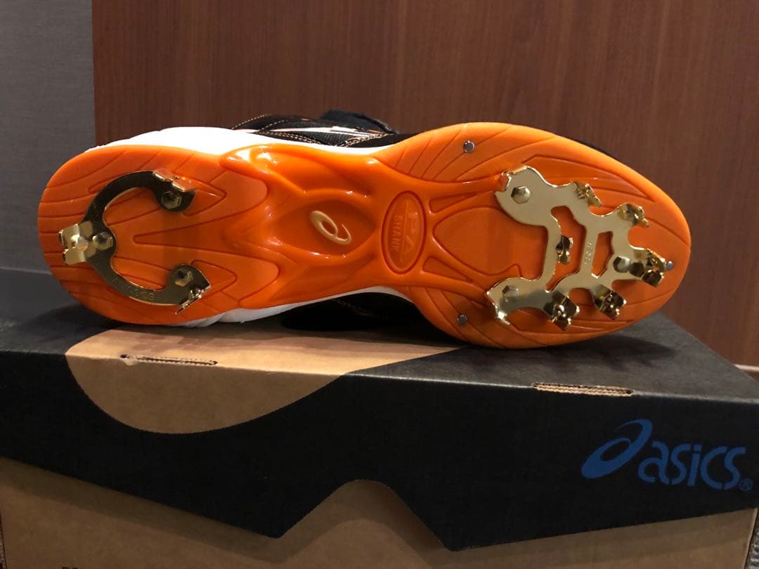 限定　新庄モデル　asicsスパイク