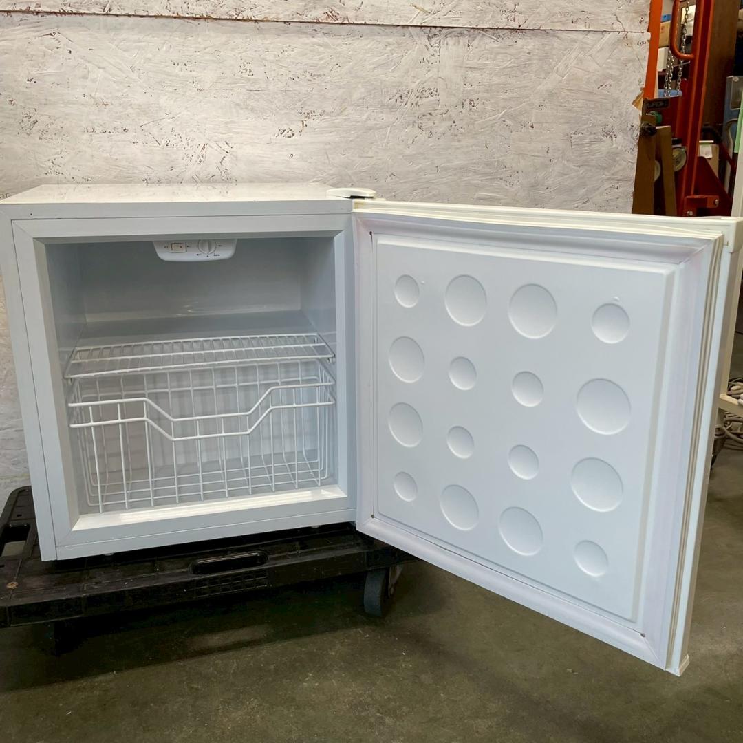 【ALLEGiA】 家庭用ノンフロン冷凍庫アレジア AR-BD40 A0488