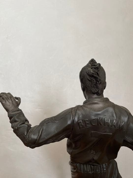 ベッカム　銅像  マンチェスターユナイテッド