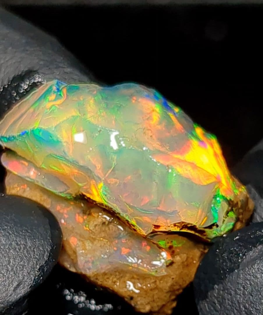 【20ct】エチオピア　オパール　原石　天然石　鉱物　標本　虹　ハニカムオパール