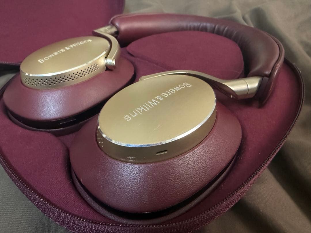 Bowers & Wilkins Px8 ワイヤレスヘッドホン