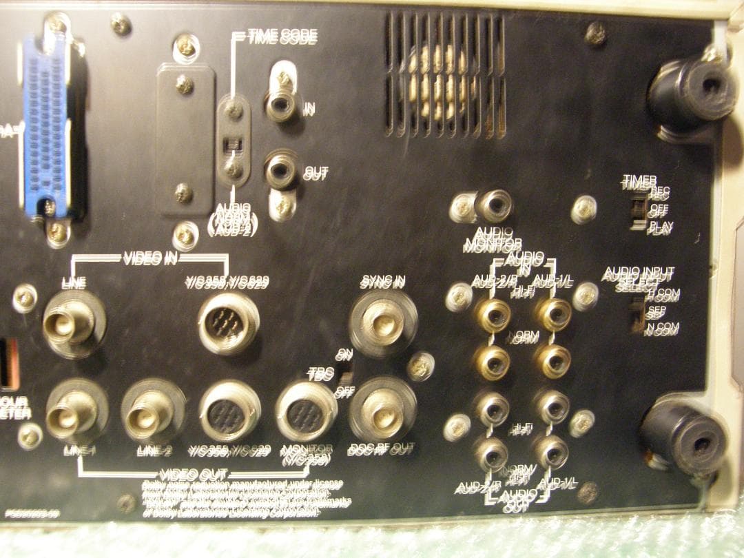 ビクターBRS-611業務用SVHSレコーダージャンク品の出品です。