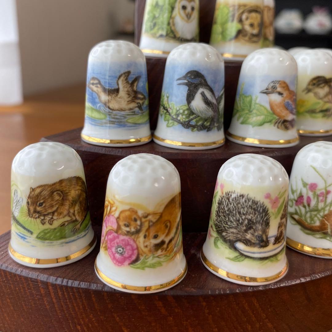 英国　イギリス　オークリーチャイナ　動物イラストの指貫　24個セット　スタンド付