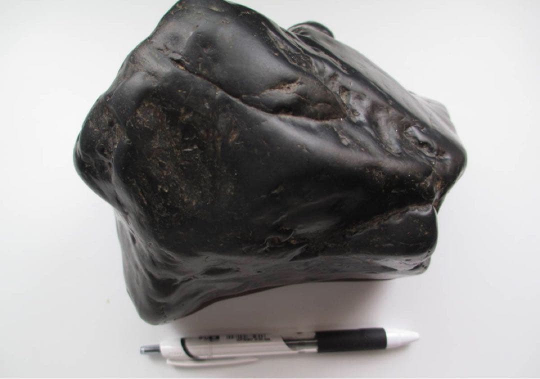 SALE 神居古潭石　深緑　台座あり