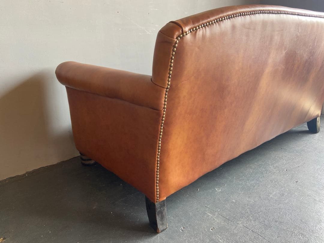 【展示品セール】アンティークソファ本革鋲ヴィンテージレザー張インダストリアル