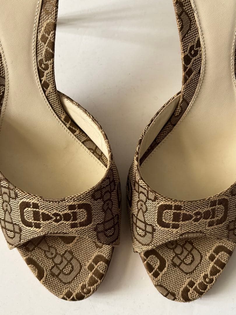 GUCCI ベージュ オープントゥ ミュール