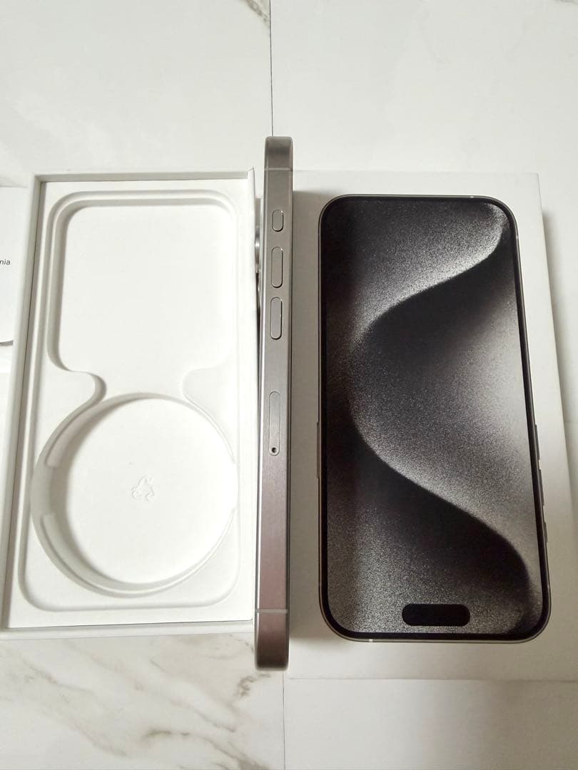 Apple iPhone 15 Pro 512GB ホワイト 本体箱付属品付き