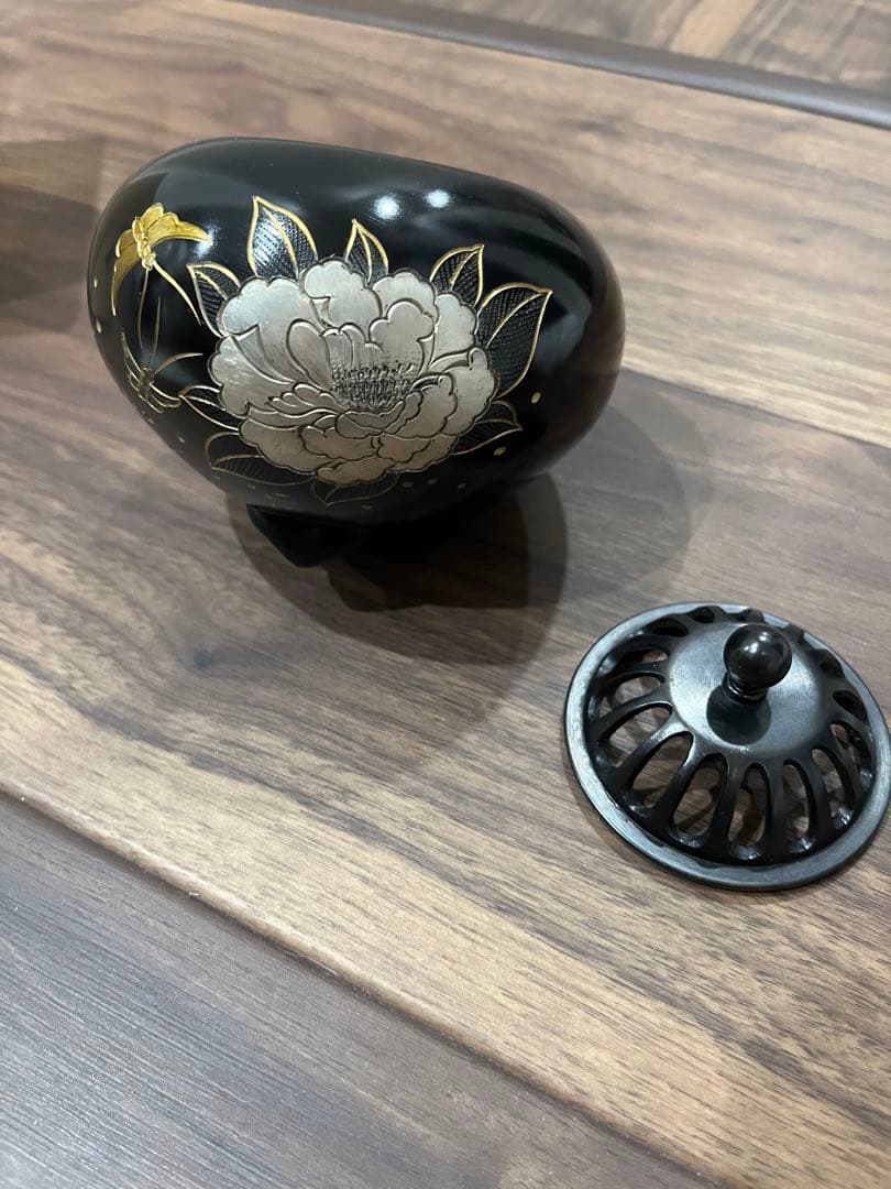 高岡銅器の香炉・香立　平丸　牡丹香炉