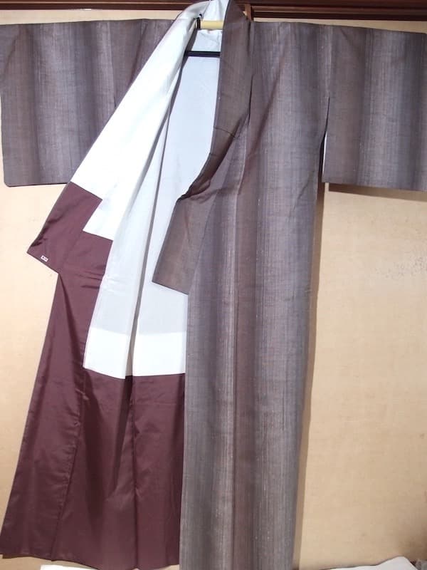 三越誂　暈し織り紬着物（縦縞文）裄68　正絹美品