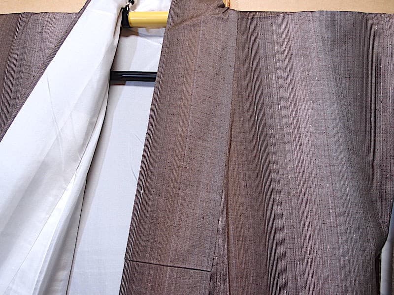 三越誂　暈し織り紬着物（縦縞文）裄68　正絹美品