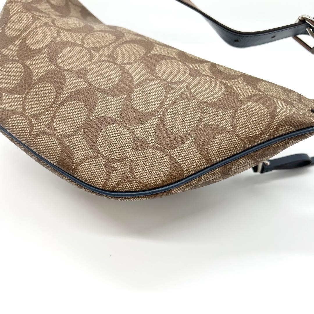 未使用級✨コーチ　ボディバッグ　ショルダー　シグネチャー　レインボー　ブラウン