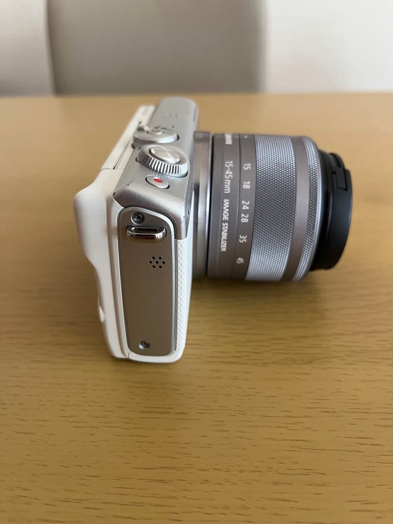 【三脚付き】Canon EOS M100 ミラーレス一眼 ホワイト