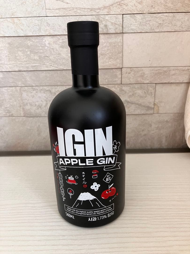 BTS JINアンバサダー IGIN APPLE GIN ボトルネックタグ付き