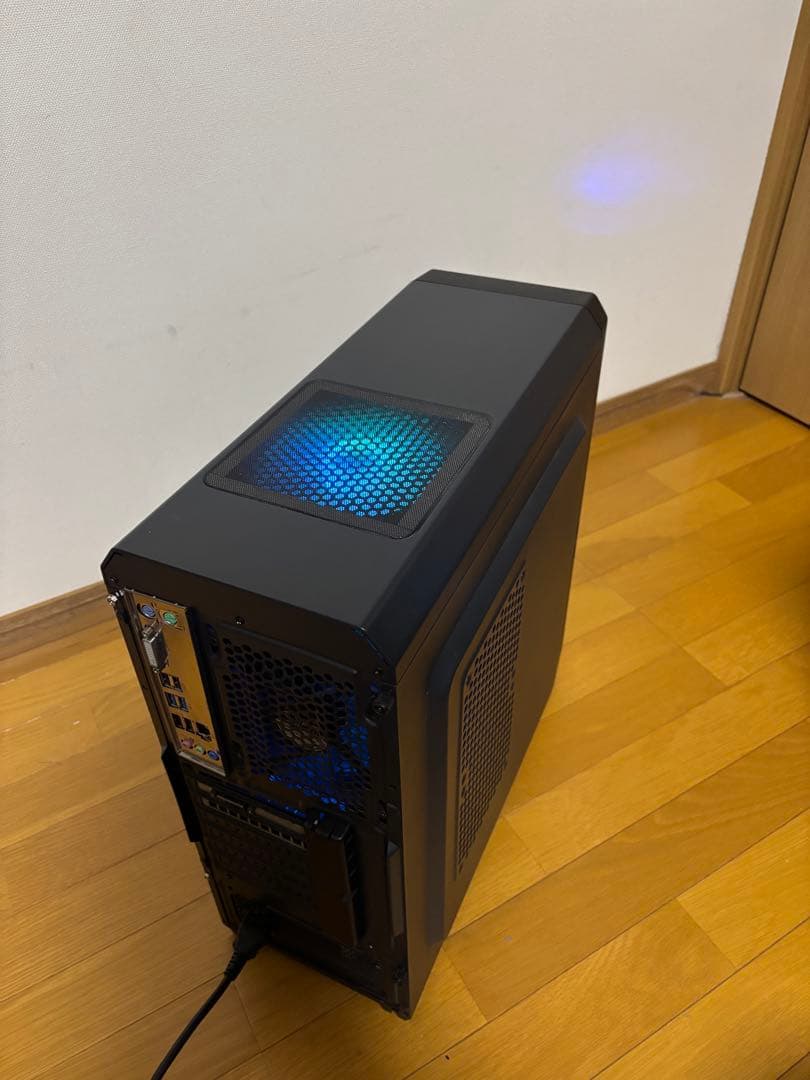 週末最終値下げ中！シンプルケースの光る自作ゲーミングPC！新品SSDで快適です！