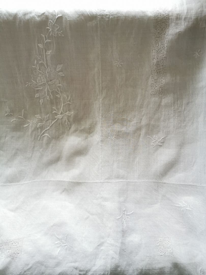 アンティークニードルワーク 昆虫＆薔薇刺繍フィレレース 大判シアークロスカーテン