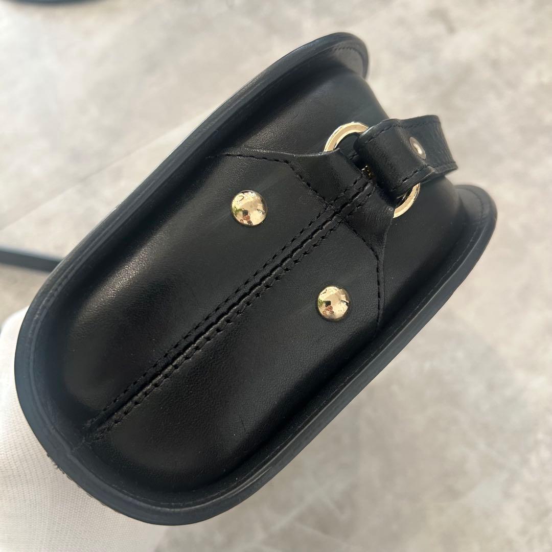 エーペーセー A.P.Cブラック ハーフムーン ショルダーバッグ 普通サイズ