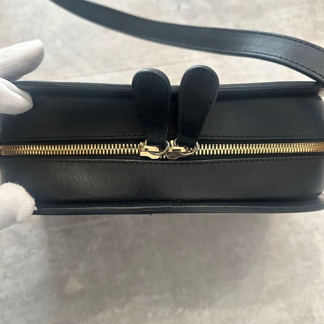 エーペーセー A.P.Cブラック ハーフムーン ショルダーバッグ 普通サイズ