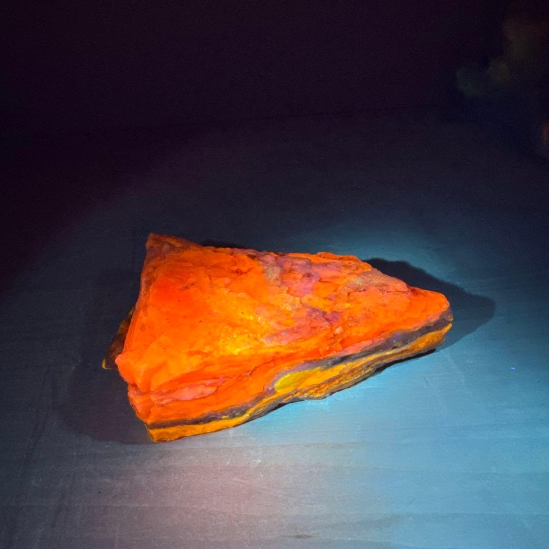 松田　2点　北海道石　然別オパール　蛍光オパール324g、84g