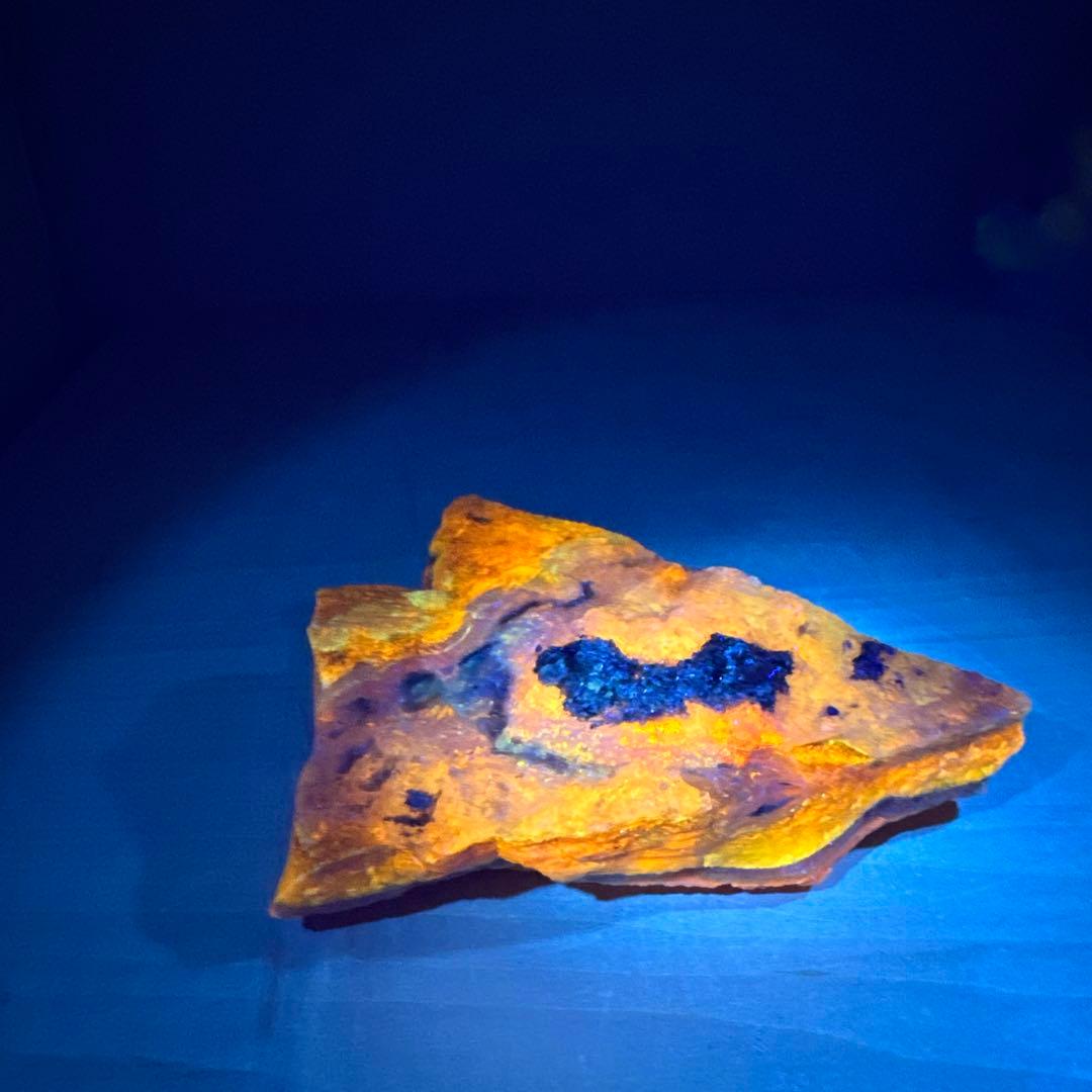 松田　2点　北海道石　然別オパール　蛍光オパール324g、84g