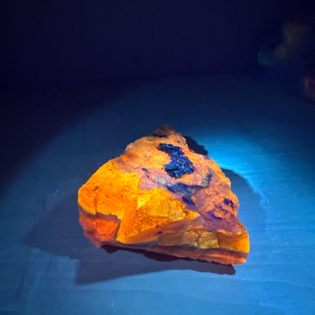 松田　2点　北海道石　然別オパール　蛍光オパール324g、84g