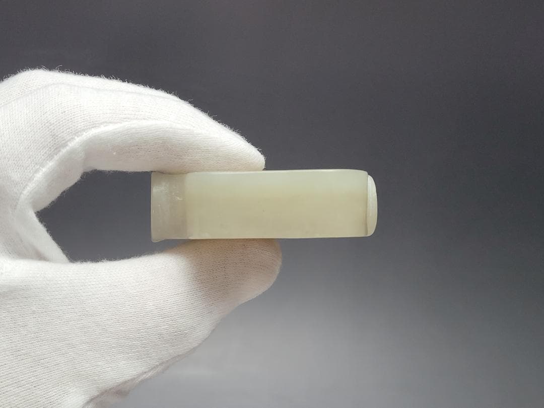 天然玉製 陽刻 仙人文 鼻煙壺 明清時代 高さ約5.5cm