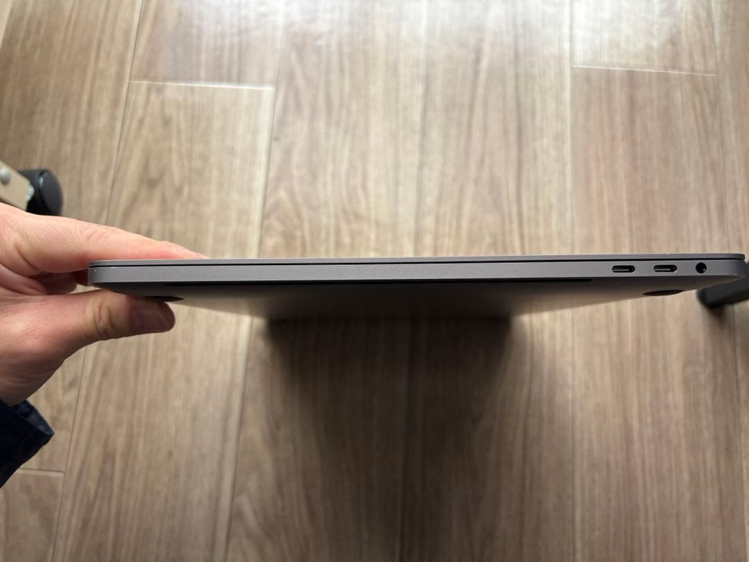 MacBook Pro 15インチ (2016) 本体