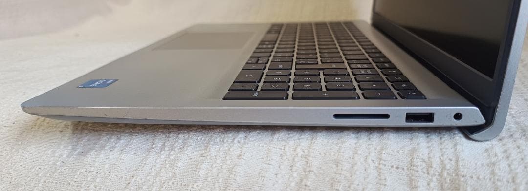 DELL Inspiron 15 3511 第11世代corei5搭載