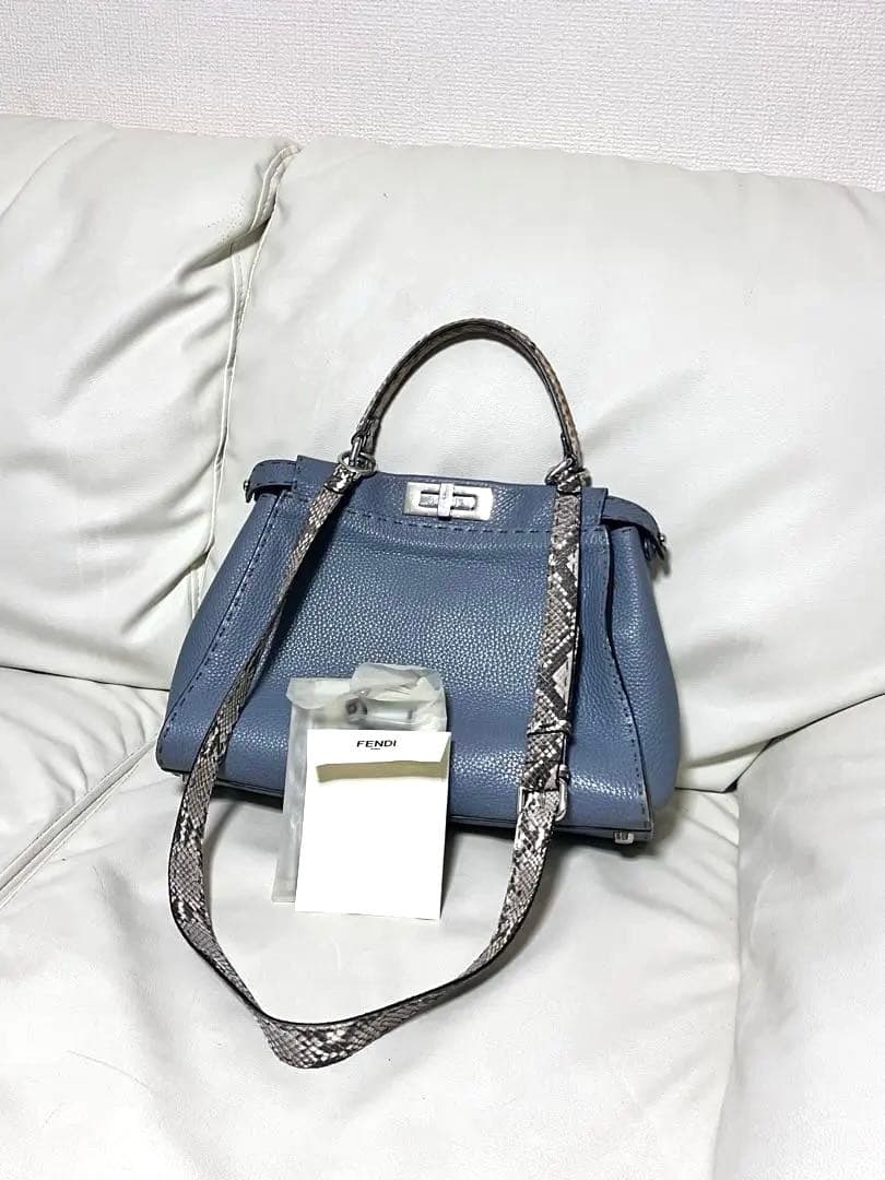 あ*ん様 FENDI セレリア ピーカブー レギュラー ブルー ショルダーバッグ