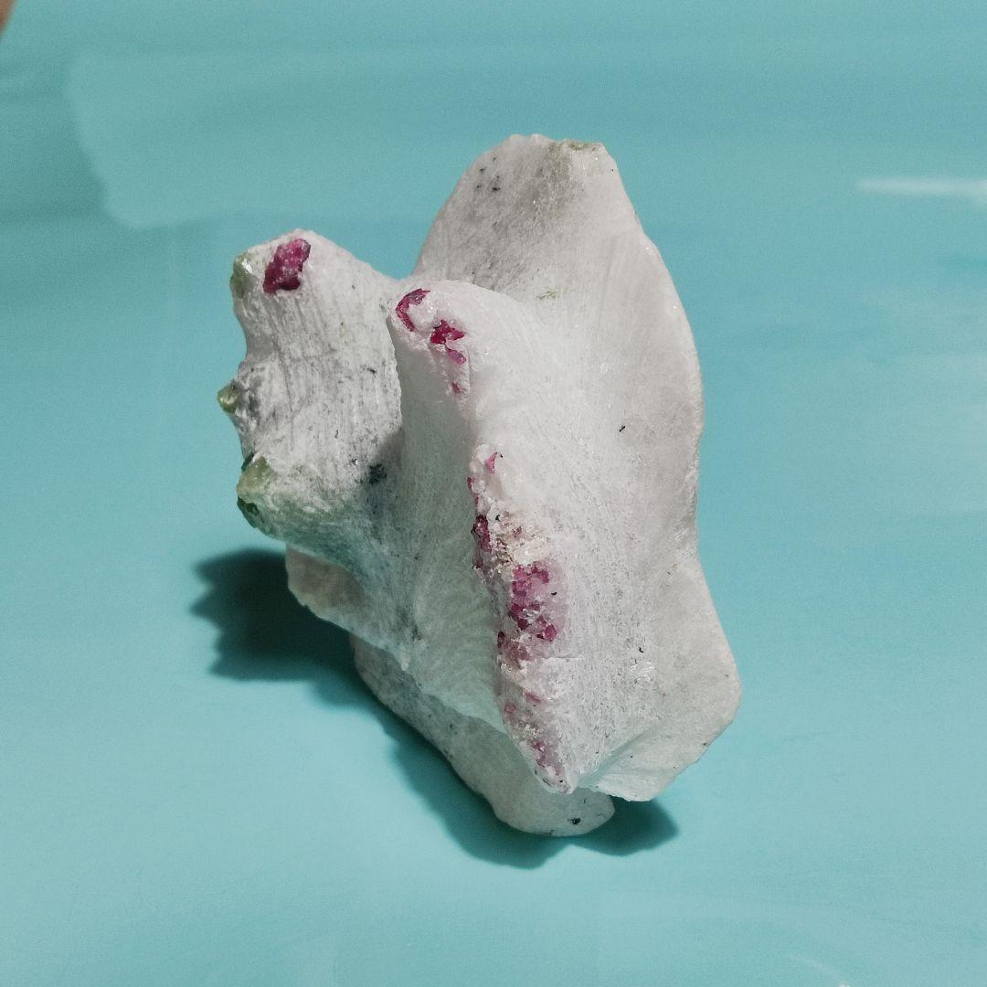 パワーストーン　天然石　大理石中のスピネル　原石　317g　No.33