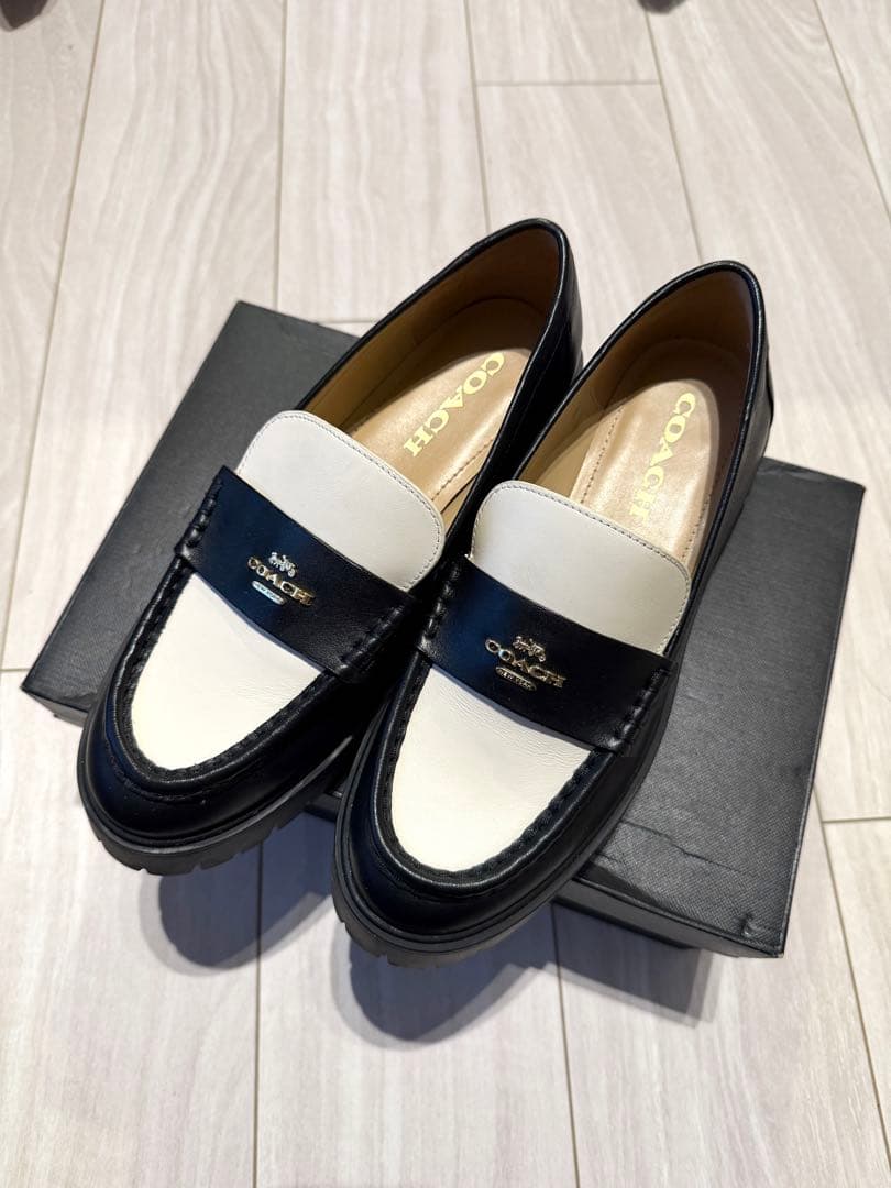 美品 COACH コーチ ルーシー ローファー ブラック ホワイト レザー 箱付