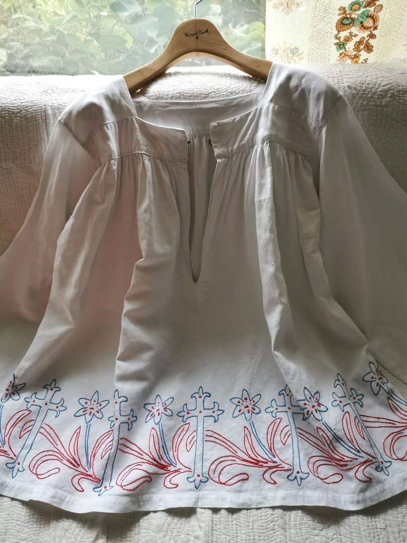 アンティークニードルワーク司祭服 クロッカス♱手刺繍 クリスチャンリネンスモック