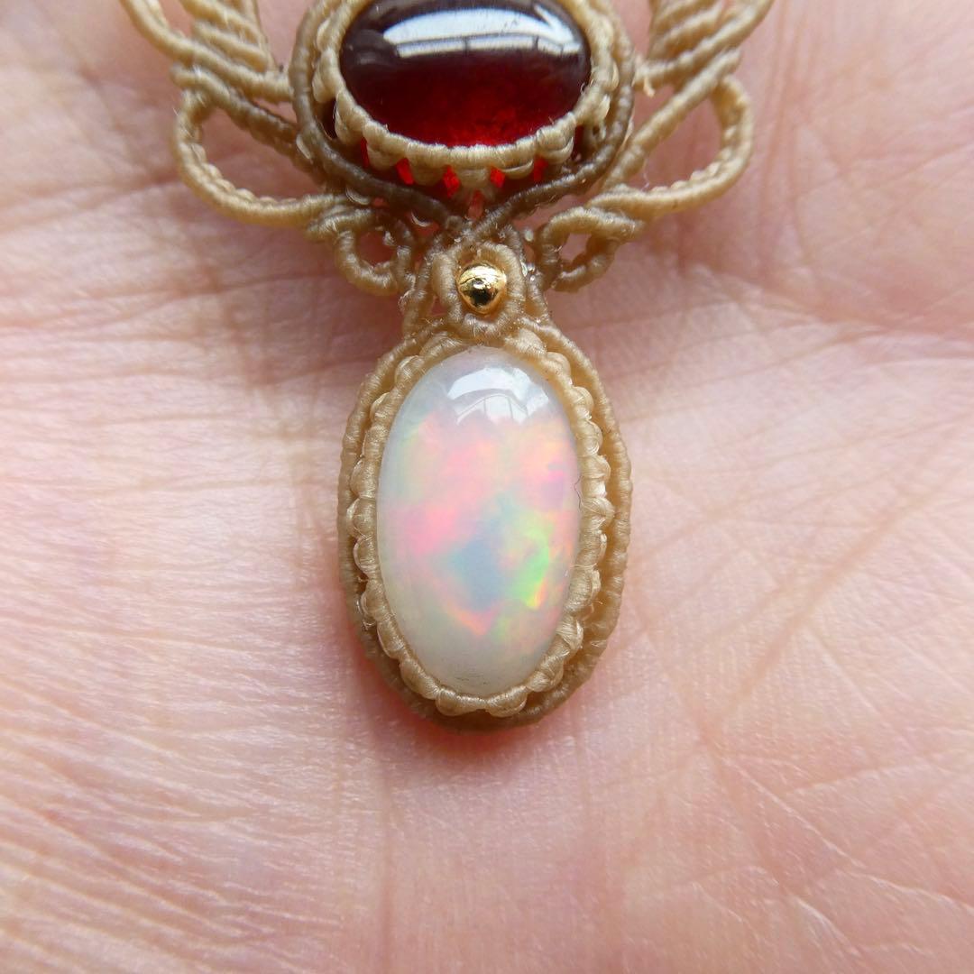 大粒オパール・ガーネットのマクラメネックレス