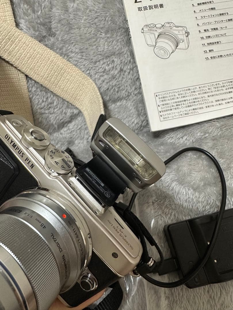 ・美品・OLYMPUS PEN E-PL7 レンズ45mm f1.8付きセット
