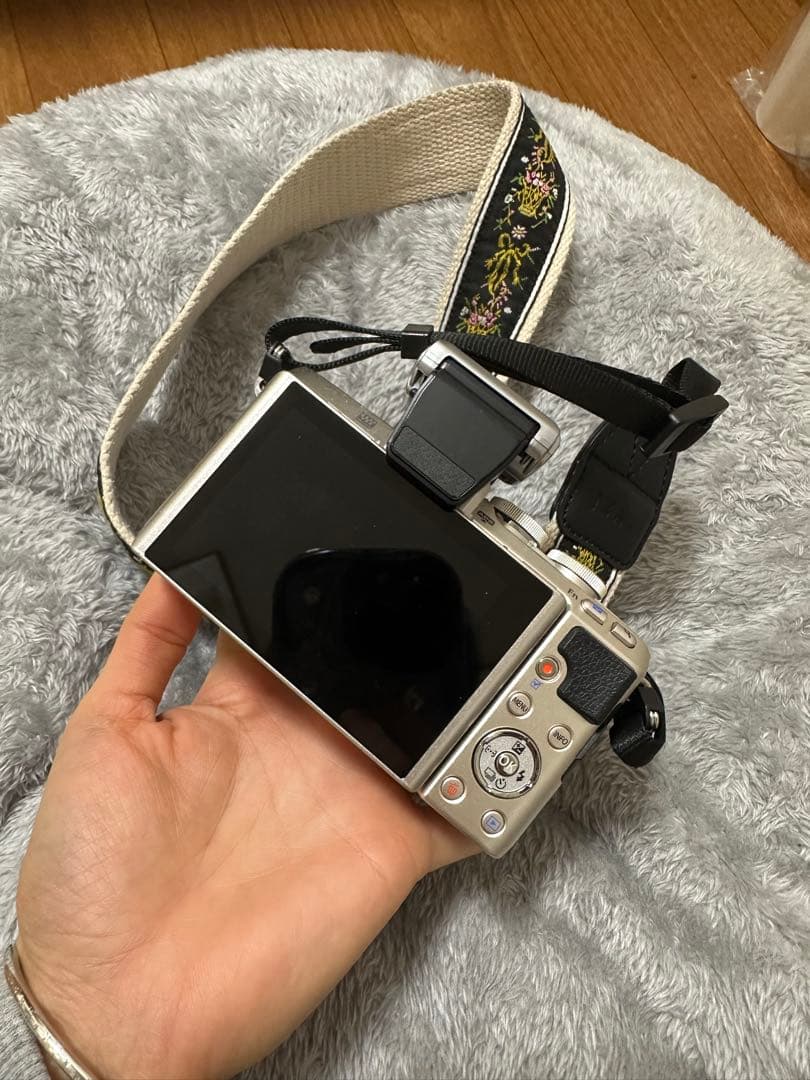 ・美品・OLYMPUS PEN E-PL7 レンズ45mm f1.8付きセット