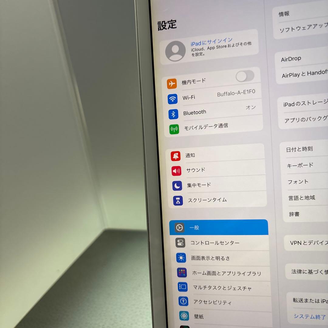 iPad本体 iPad7 32G Wi-Fi, sim free 95.6%