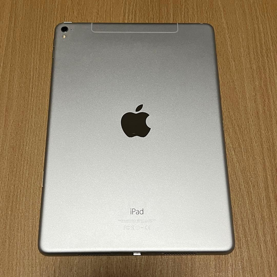Apple iPad (モデル A1674) シルバー 9.7インチ