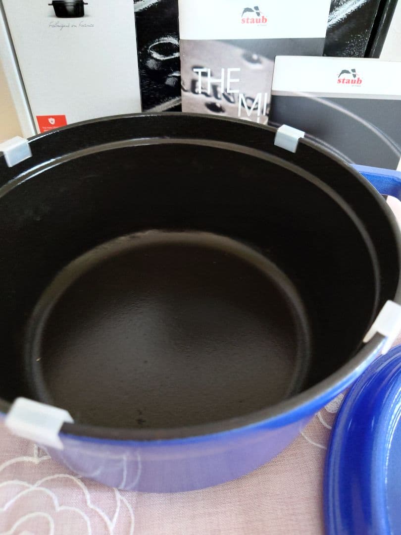 【美品】Staub ピコ・ココット　ラウンド　ブルーベリー22cm