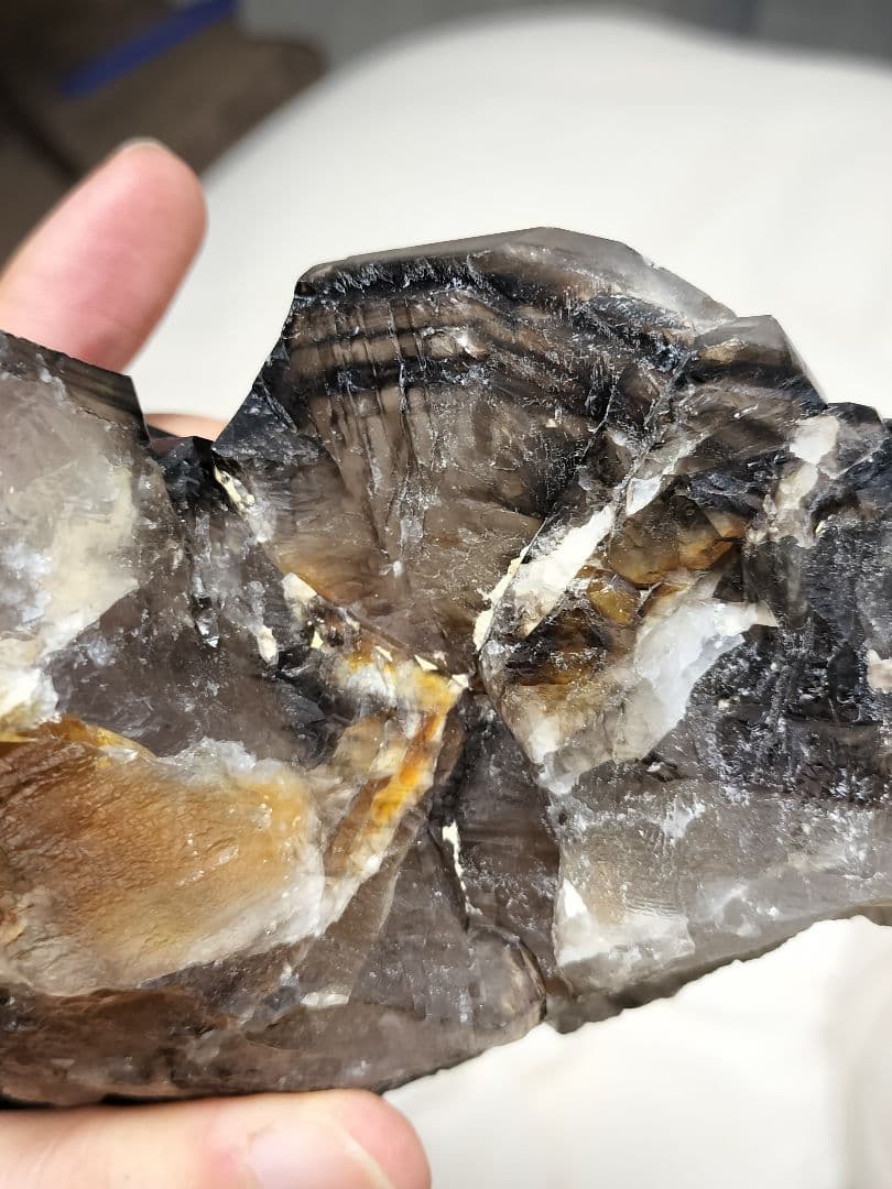 スモーキーエレスチャルクォーツ　金色のきらめき