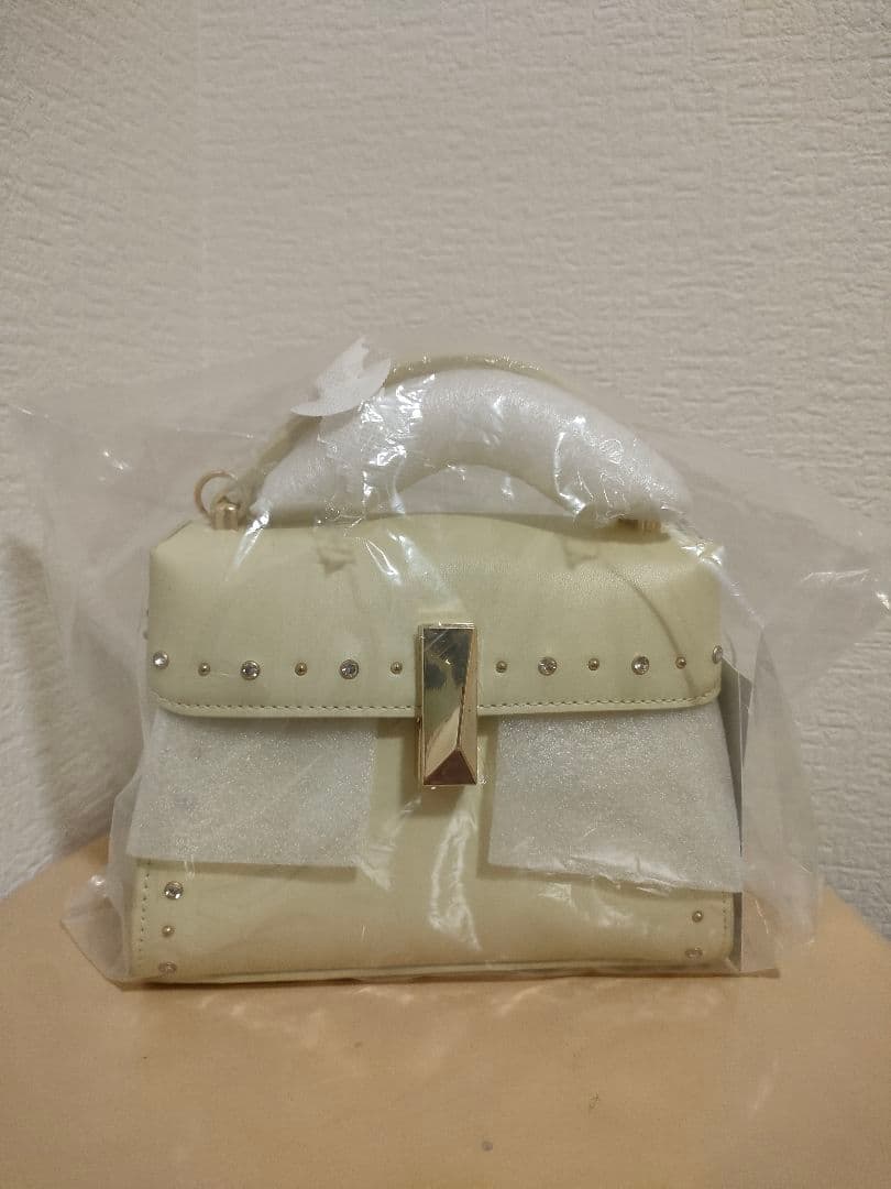 【新品未使用】セルフォード　リュタンビジュースタッズポシェット　イエロー