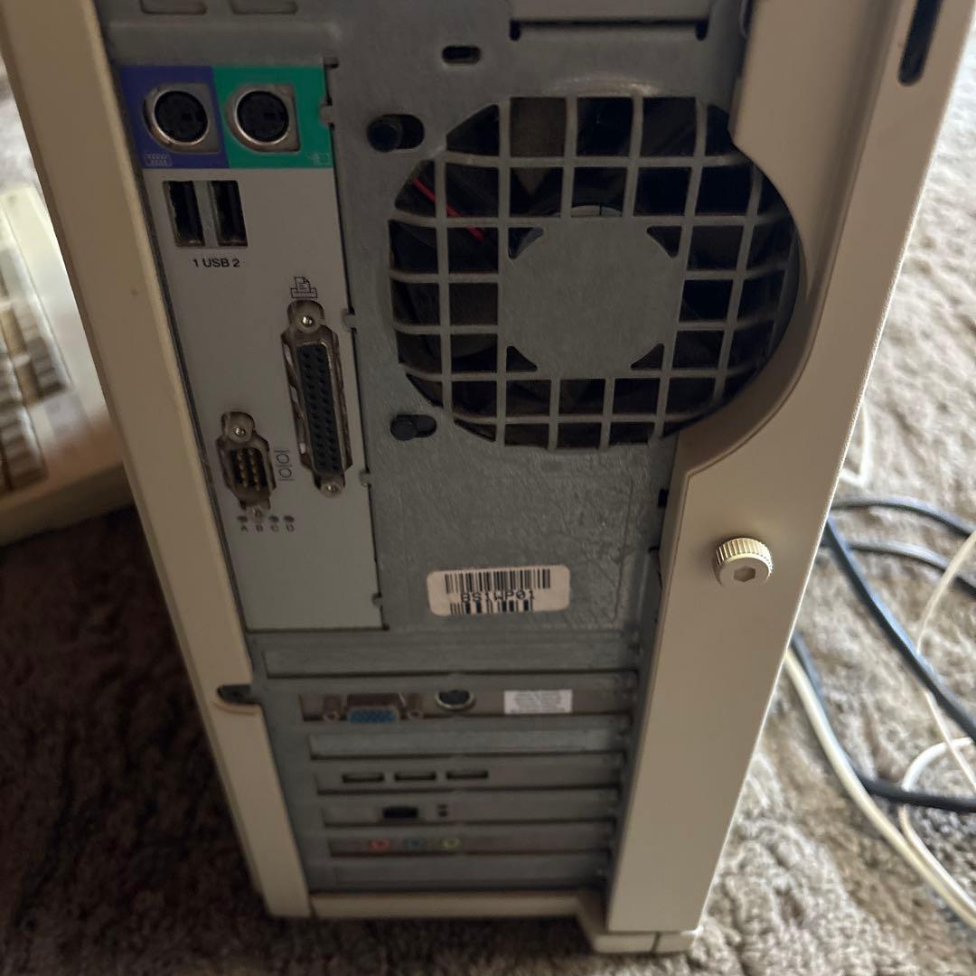 DELL Dimension 4100 デスクトップPC 本体と周辺機器　英語版