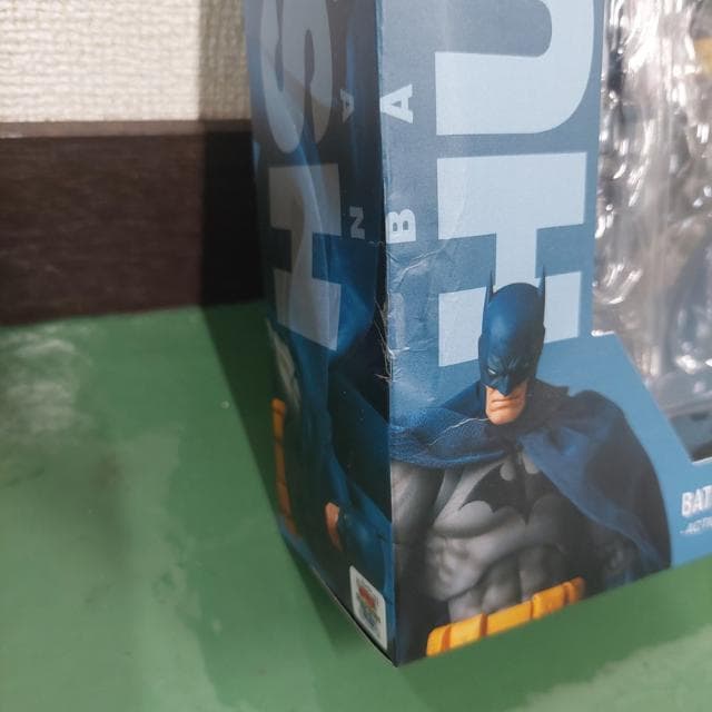 MAFEX No.105 BATMAN HUSH バットマン フィギュア 新品