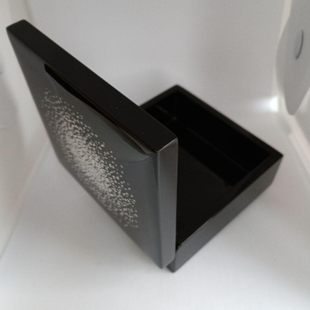 ベトナム共産党書記長：公賓訪日記念品 （ベトナム漆工芸　小物入れ、 装飾模様）