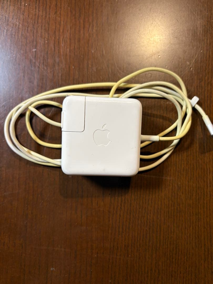 【即決OK】MacBook Air（13インチ・2017年モデル）　充電器付き